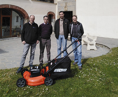 Aldimak cooperates with a battery lawnmower